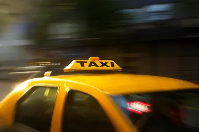 Un taxi à vive allure