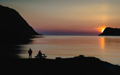 Une nuit en bordure d'un lac
