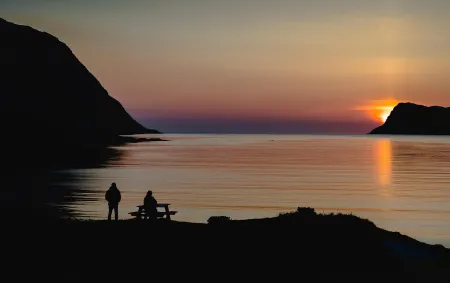 Une nuit en bordure d'un lac image libre de droit